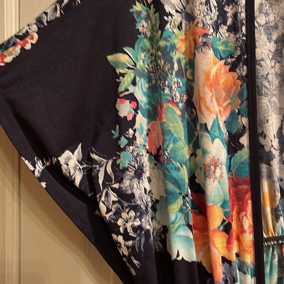 Fashion nova pink and black floral one size Kimono nwot - Picture 5 of 6